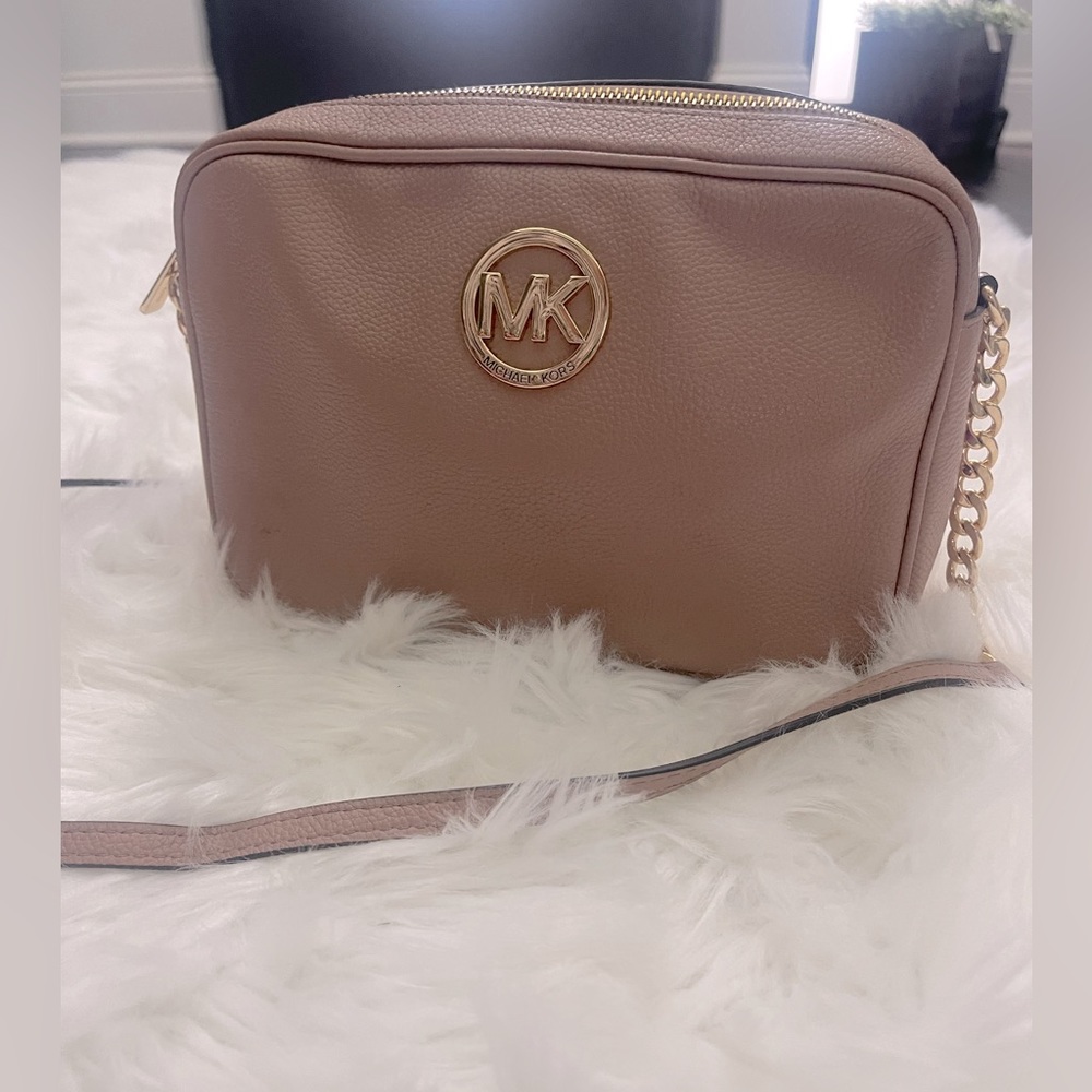 Micheal Kors crossbody bag in beige and gold